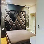 Rose House 2-Bedroom Apartment Pool#Gym#View